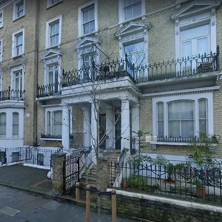 Charming Studio Flat With Private Balcony And Patio In The Heart Of Chelsea Apartment